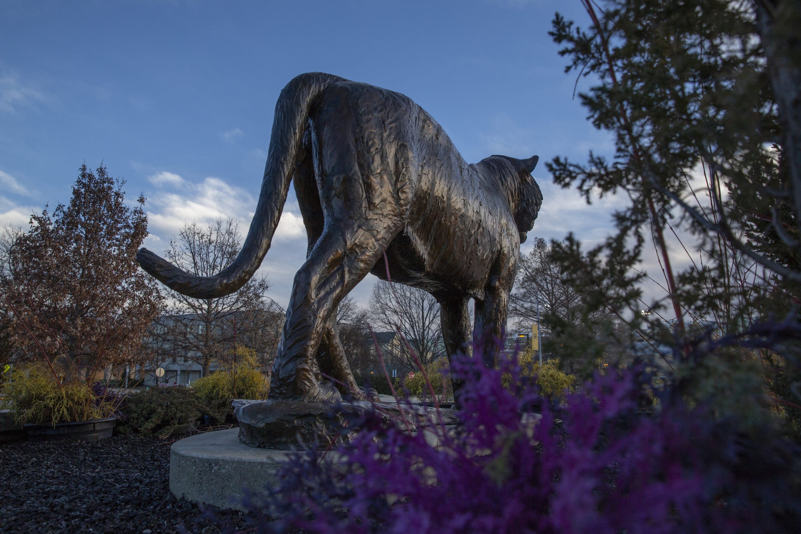 a statue of a tiger